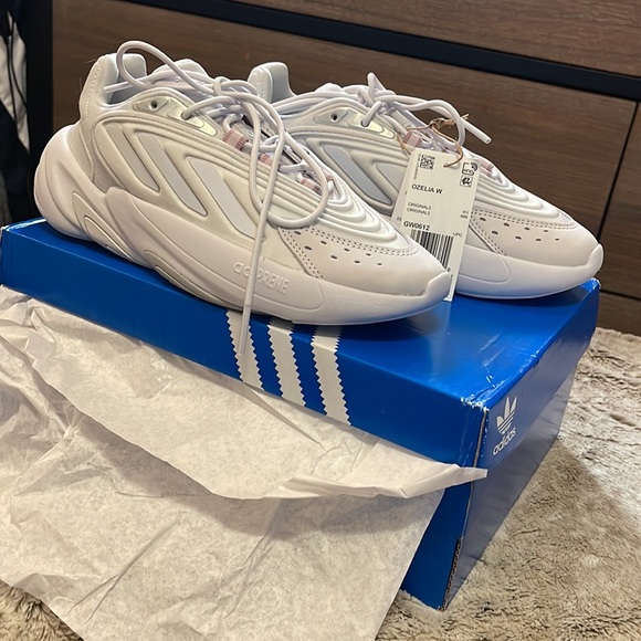 ADDIDAS OZELIA SNEAKERS - Picture 4 of 7